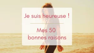 Mylène Muller souriante, cheveux lâchers au bord de la plage, savoure son bonheur sous le soleil. Illustration de l'article Je suis heureuse ! 50 bonnes raisons.
