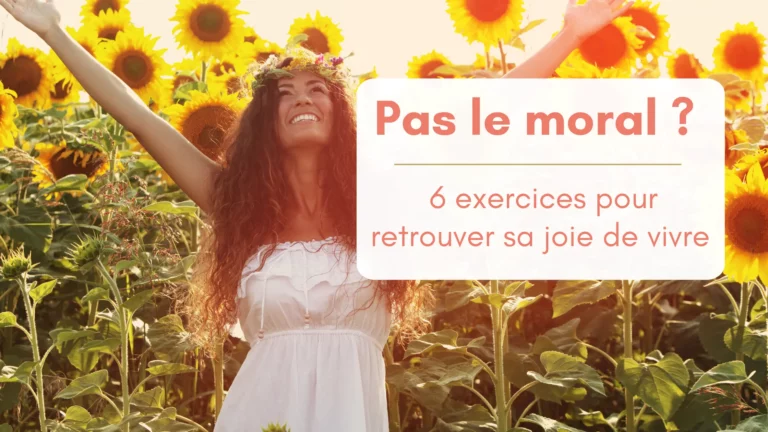 Une jeune femme aux longs cheveux châtains en robe blanch, portant une couronne de fleurs, sourit et lève les bras auc iel au milieu d'un champ de tournesol ensolleillé. Bannière pour article "PAs la moral ? Six ecercices pour retrouver sa bonne humeur.