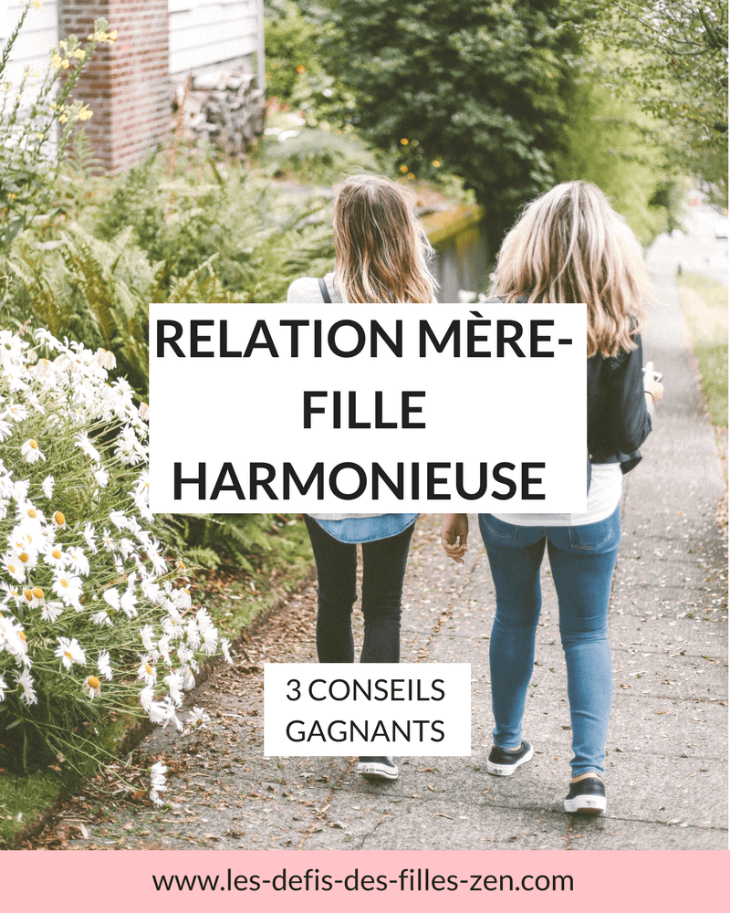 Photo de dos d'une mère et d'une fille qui marchent côte à côte dans la rue. Illustration de l'article "Relation mère-fille, 3 conseils gagnants