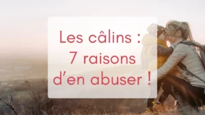 Au lever du soleil, dans un champ, un petit garçon enlace sa maman et lui embrasse le bout du nez en fermant les yeux. Sa mère le prend dans ses bras et sourit de bonheur. Moment attendrissant illustrant l'article "les câlins, 7 raisons d'en abuser !"