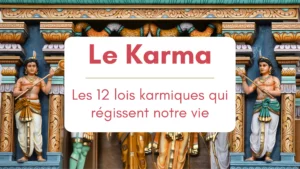 Gros plan d'un temple hindouiste coloré et de figures divines. Illustration article sur le karma et ses 12 lois.