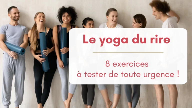 Des pratiquants de yoga debout contre un mur, portant leur tapis de yoga, se regardent en riant, bannière pour article "Le yoga du rire"