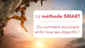 Une femme au corps athlétique escalade une paroi rocheuse particulièrement abrupte, sous un soleil couchant sublime aux couleurs riches. Bannière pour illustrer article "méthode SMART, accomplir enfin tous ses objectifs"