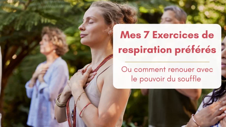 Plusieurs personnes debout en pleine nature, mains sur le plexus solaire, pratiques respiratoires bénéfiques.