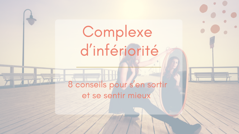 Une femme sur un pont se regarde dans un miroir l'air triste, illustration de l'autodépréciation pour article de blog "complexe d'infériorité - 8 conseils pour s'en sortir et se sentir mieux-