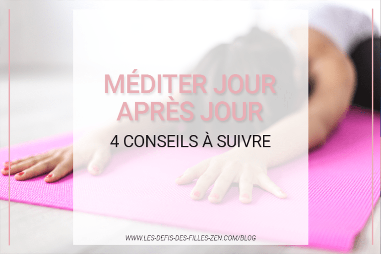 Femme s’étirant sur un tapis de yoga rose dans une salle lumineuse, moment de relaxation et de bien-être