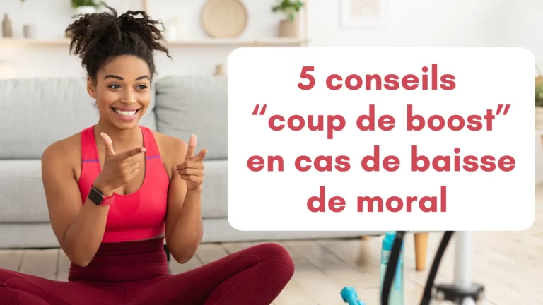 Une femme en tailleur en tenue de sport, affiche un large sourire, s'adresse à une caméra. De bons conseils en cas de baisse de moral.