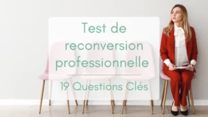 Une femme en pantalon tailleurs rouge patiente assise dans une salle vide, elle a préparé son test de reconversion professionnelle