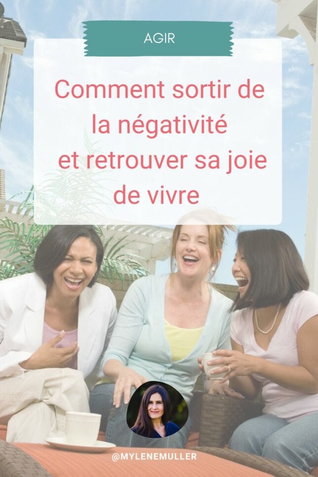 Trois femmes rient aux éclats