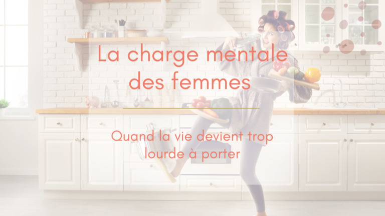 Photo artistique et humoristique d'une femme dans sa cuisine en équilibre précaire avec différentes choses à porter, illustration de l'article sur la charge mentale des femmes.