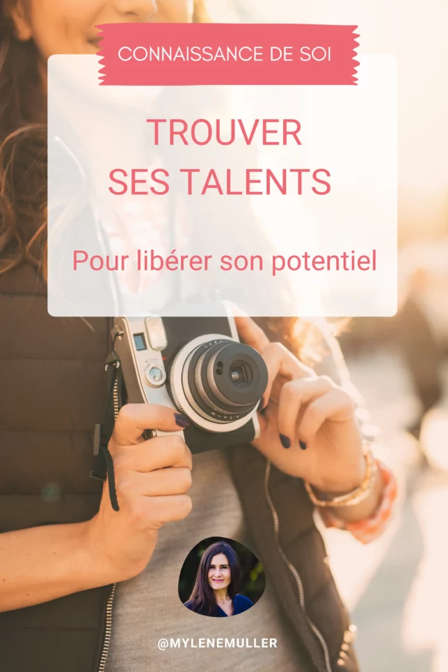 Gros plan sur les mains d'une femme tenant un appareil photo argentique professionnel. Illustration pour l'article 'Trouver ses talents'