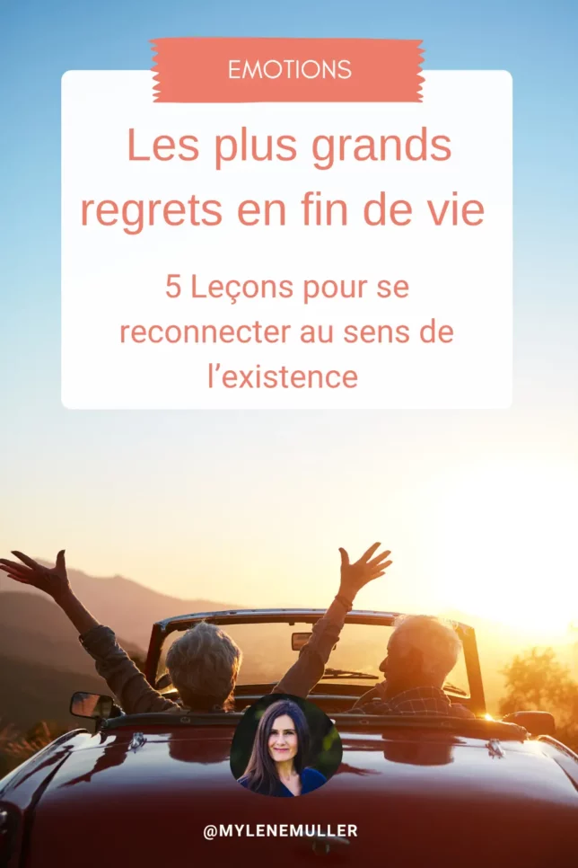 Un couple de seniors de dos, dans une voiture de luxe rouge, face au soleil couchant, heureux et complices. Image pour article "Les Regrets de fin de vie, comment les éviter"