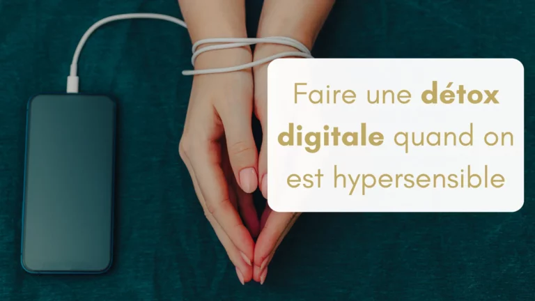 Mains de femmes menottées avec des écouteurs filaires à un téléphone. Symbole de l'addiction aux réseaux et aux écrans, bannière pour article "Faire une détox digitale quand on est hypersensible".